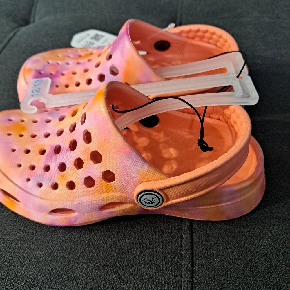 Kids Colorful Crocs - Picture 5 of 9
